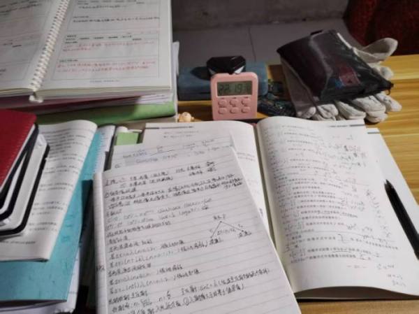 三类胡同学在参加河北单招考试之前努力学习的笔记